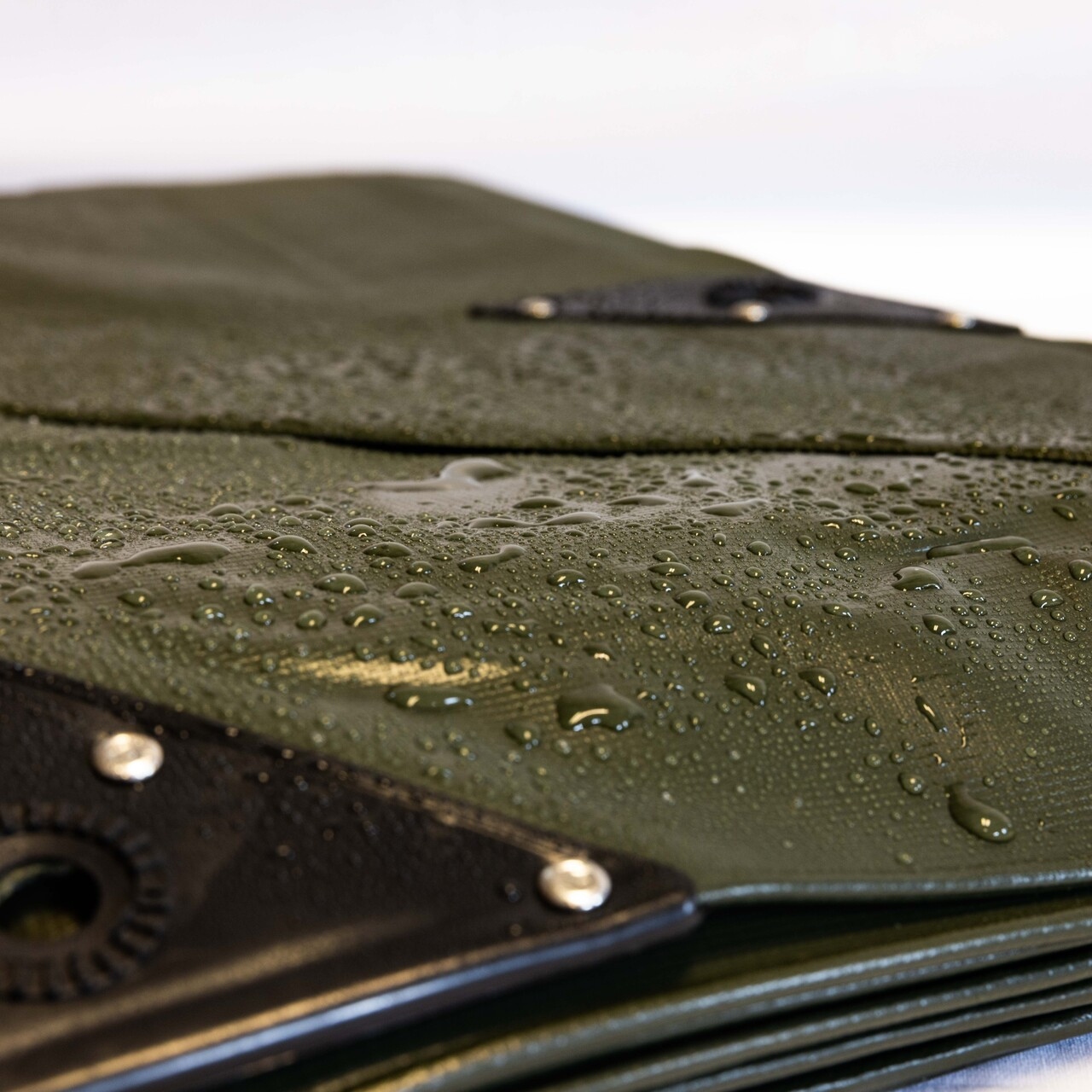560gsm Green PVC Tarpaulin – Heavy Grade Waterproof Tarp Cover - Image 3