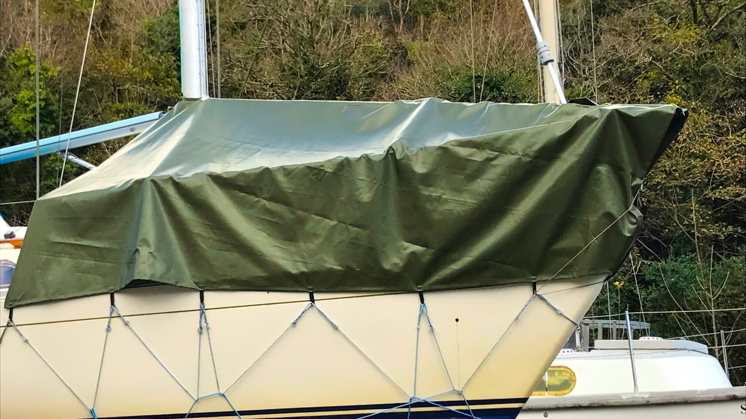 560gsm Green PVC Tarpaulin – Heavy Grade Waterproof Tarp Cover - Image 2